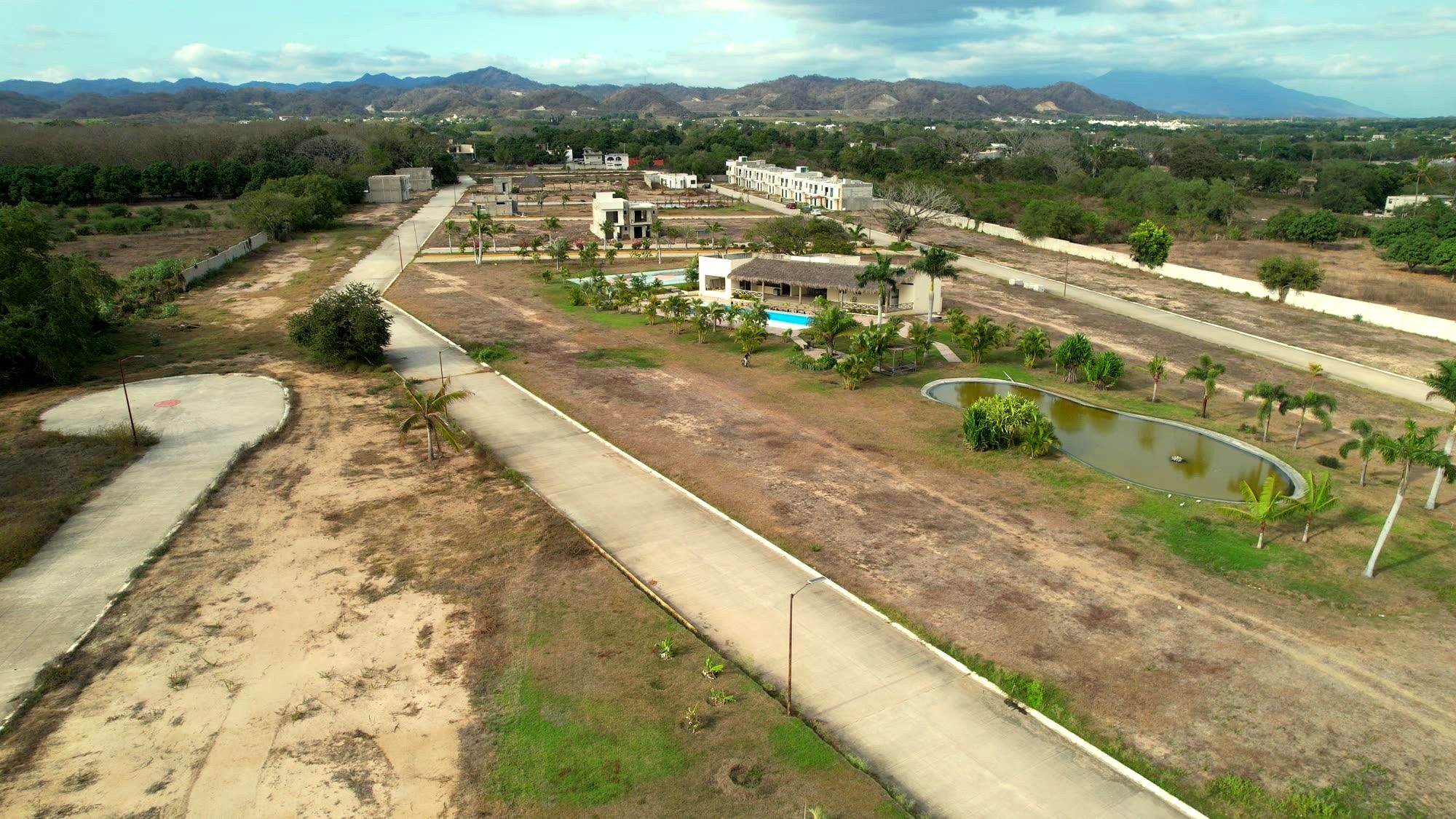 Vista del lago del desarrollo